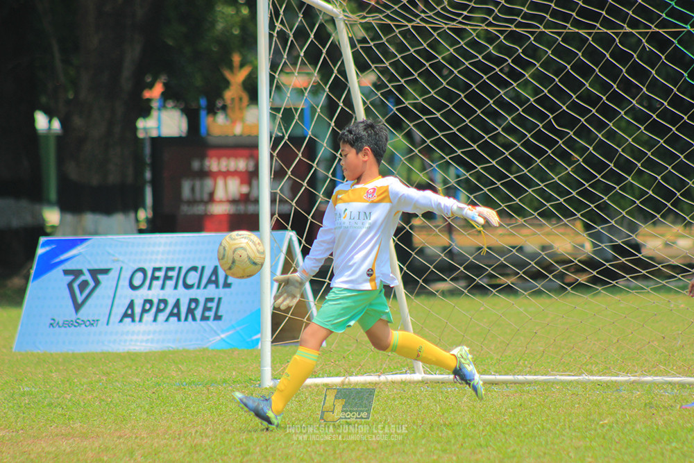 ijlu10 170825 pelita jaya soccer school vs brazillian soccer serpong