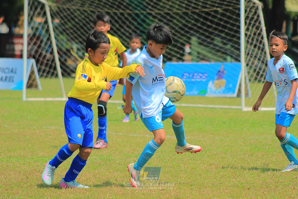 ijlu10 170825 pelita jaya soccer school vs brazillian soccer serpong