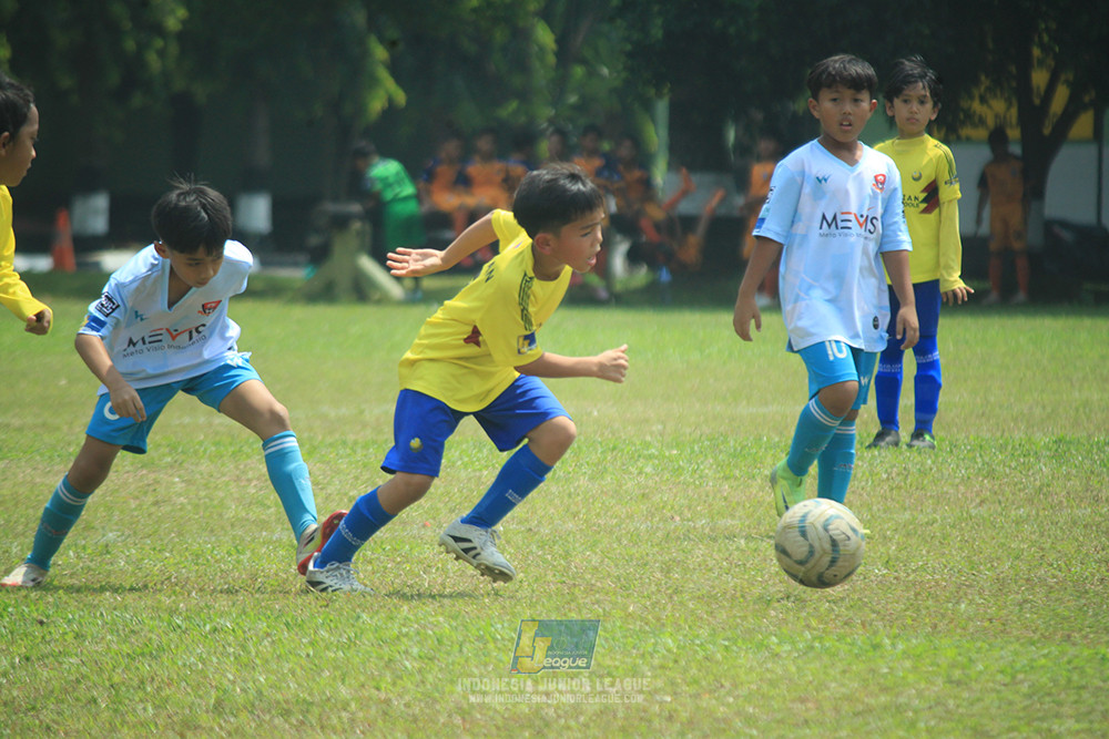 ijlu10 170825 pelita jaya soccer school vs brazillian soccer serpong