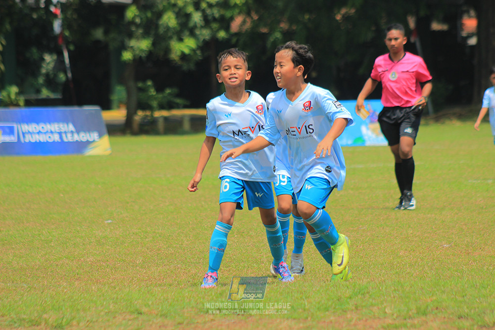ijlu10 170825 pelita jaya soccer school vs brazillian soccer serpong