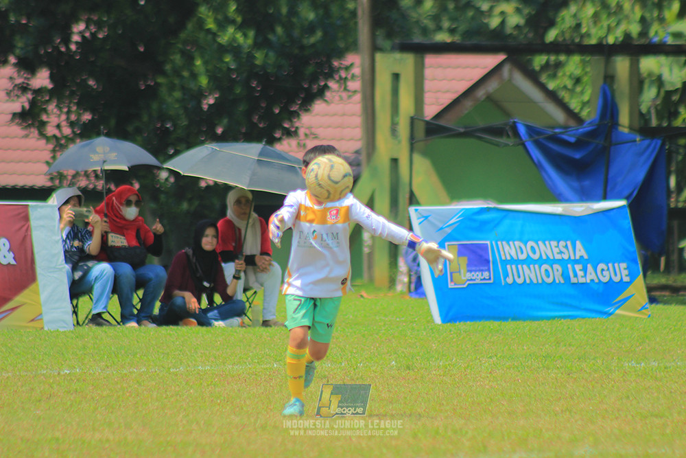 ijlu10 170825 pelita jaya soccer school vs brazillian soccer serpong