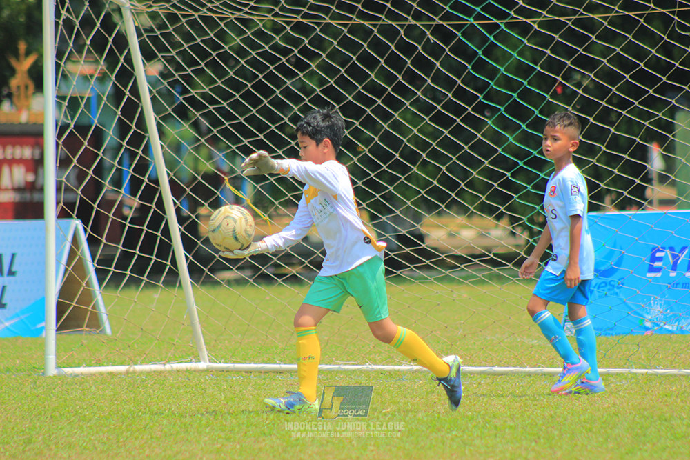 ijlu10 170825 pelita jaya soccer school vs brazillian soccer serpong
