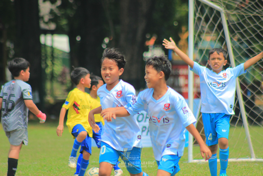 ijlu10 170825 pelita jaya soccer school vs brazillian soccer serpong