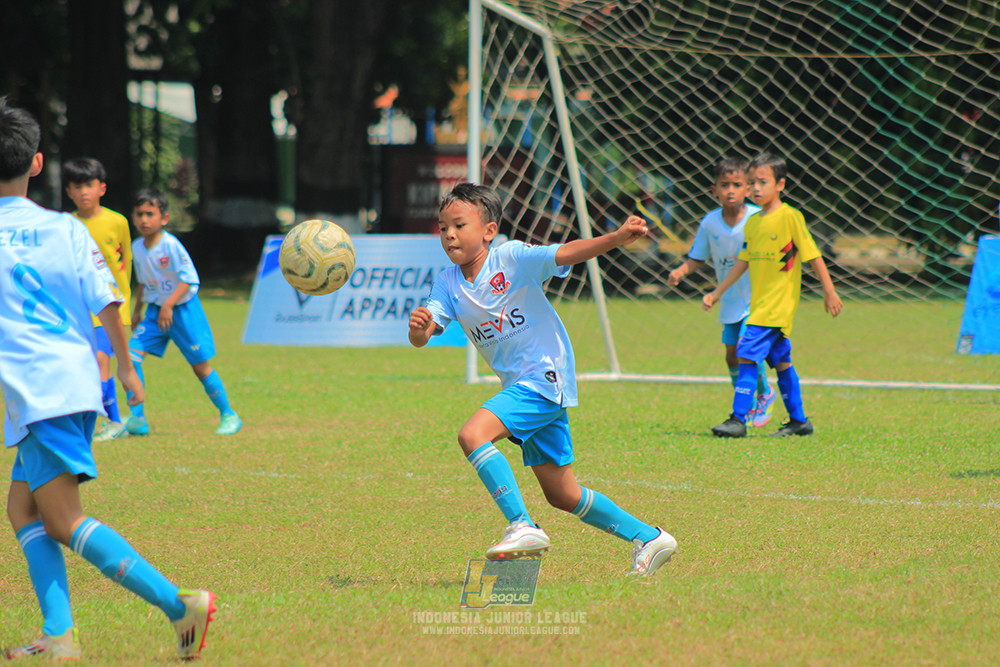 ijlu10 170825 pelita jaya soccer school vs brazillian soccer serpong