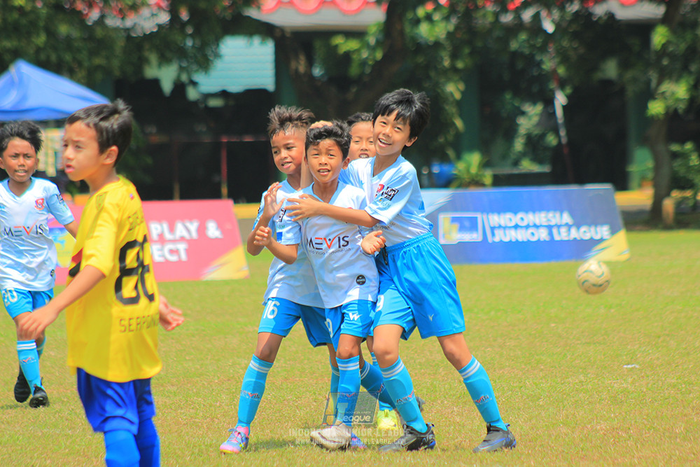 ijlu10 170825 pelita jaya soccer school vs brazillian soccer serpong