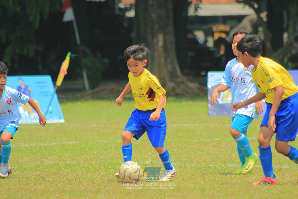 ijlu10 170825 pelita jaya soccer school vs brazillian soccer serpong