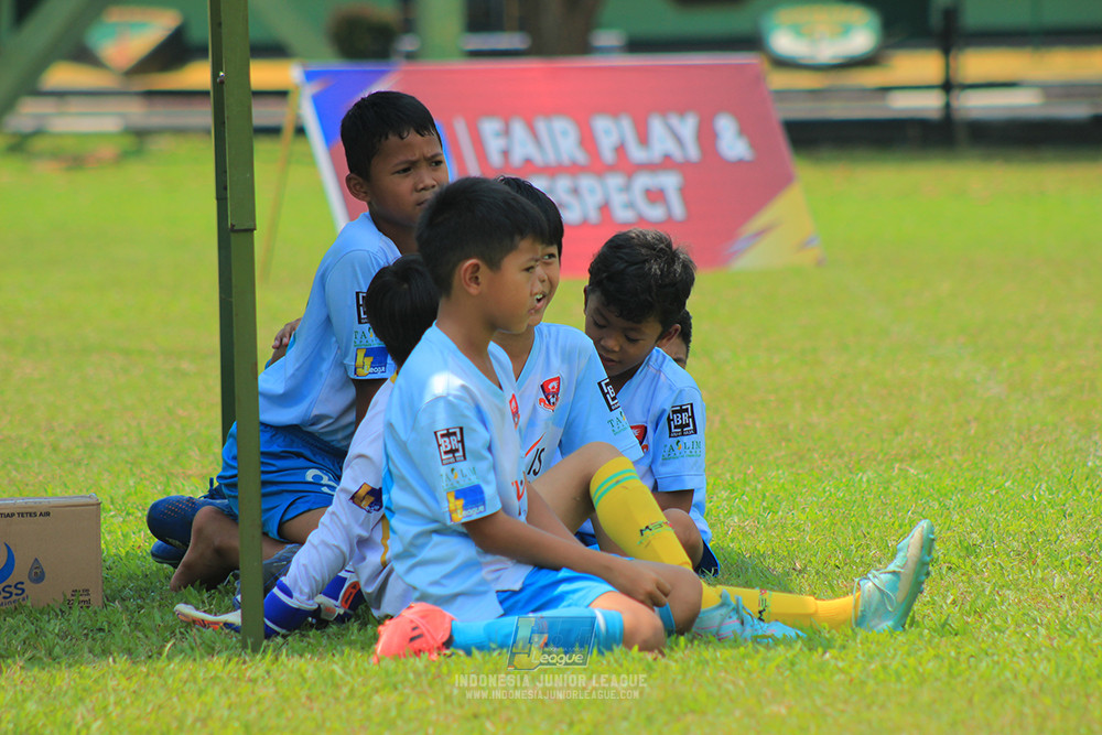 ijlu10 170825 pelita jaya soccer school vs brazillian soccer serpong
