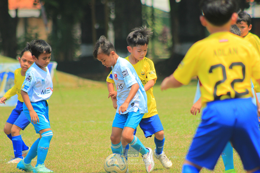 ijlu10 170825 pelita jaya soccer school vs brazillian soccer serpong