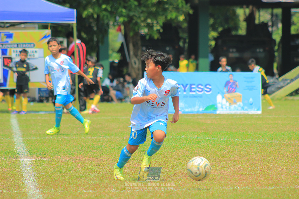 ijlu10 170825 pelita jaya soccer school vs brazillian soccer serpong