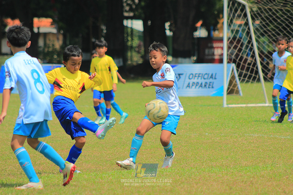 ijlu10 170825 pelita jaya soccer school vs brazillian soccer serpong