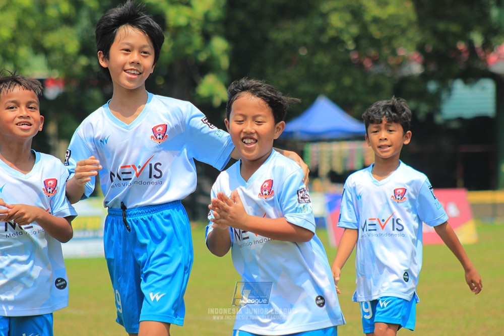 ijlu10 170825 pelita jaya soccer school vs brazillian soccer serpong