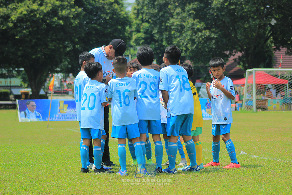 ijlu10 170825 pelita jaya soccer school vs brazillian soccer serpong
