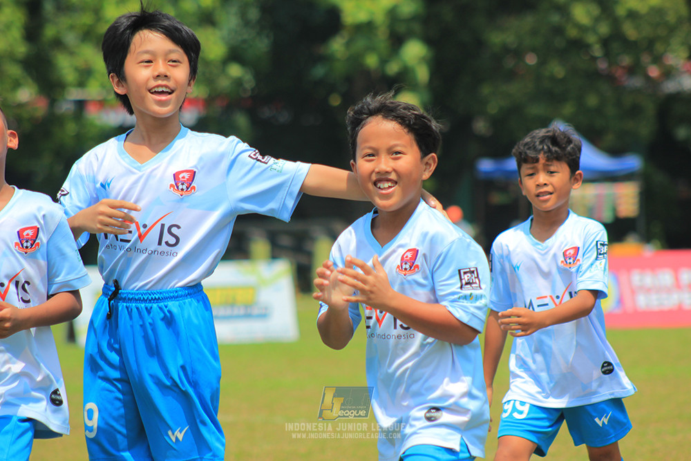 ijlu10 170825 pelita jaya soccer school vs brazillian soccer serpong