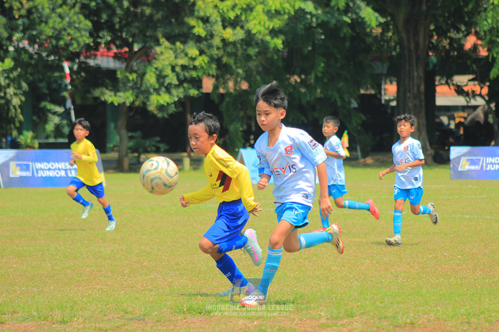 ijlu10 170825 pelita jaya soccer school vs brazillian soccer serpong