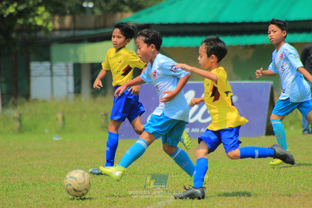 ijlu10 170825 pelita jaya soccer school vs brazillian soccer serpong