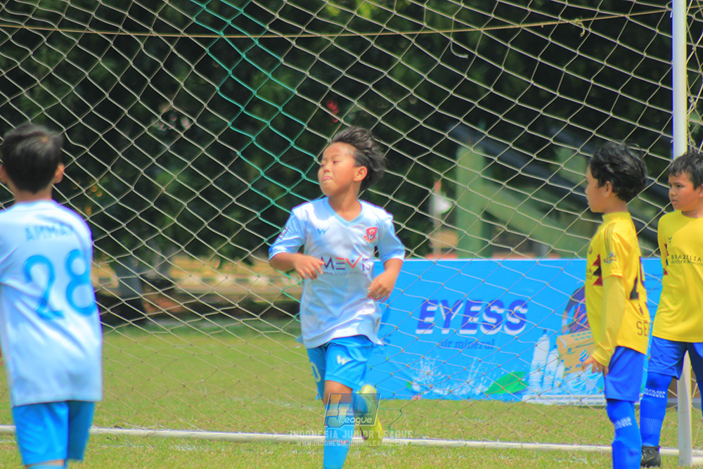 ijlu10 170825 pelita jaya soccer school vs brazillian soccer serpong