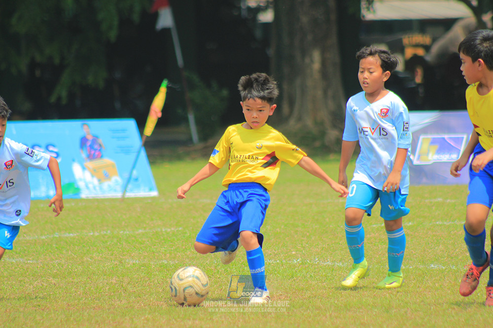 ijlu10 170825 pelita jaya soccer school vs brazillian soccer serpong