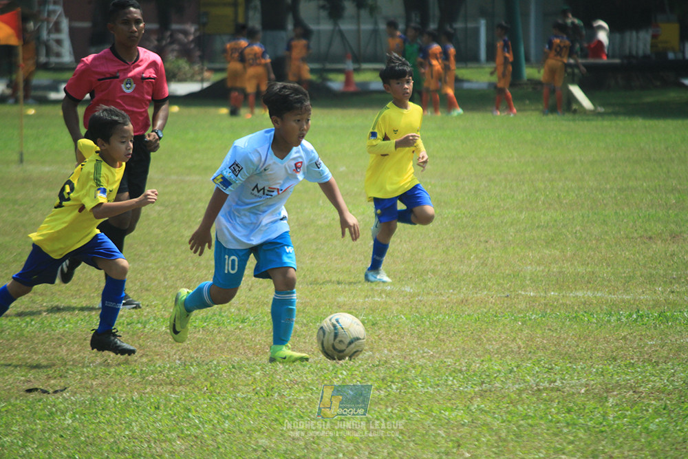ijlu10 170825 pelita jaya soccer school vs brazillian soccer serpong