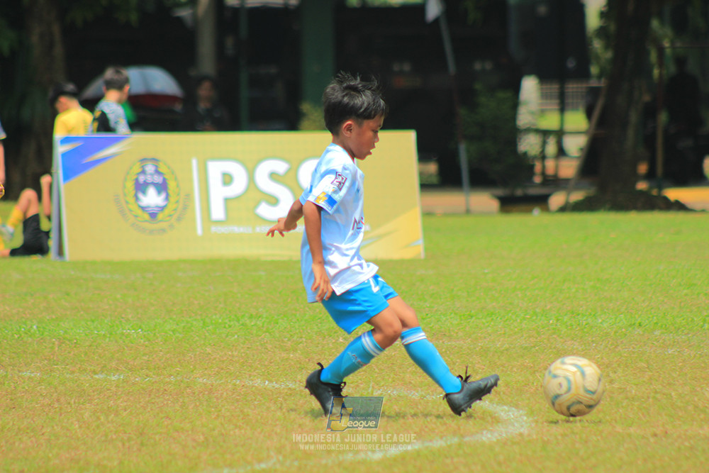 ijlu10 170825 pelita jaya soccer school vs brazillian soccer serpong