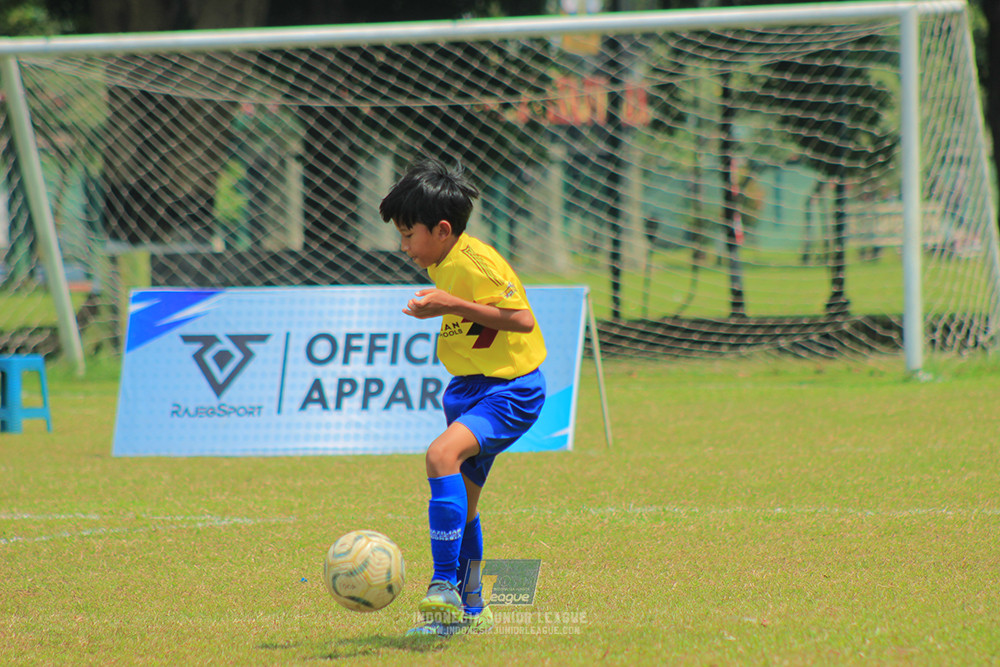 ijlu10 170825 pelita jaya soccer school vs brazillian soccer serpong