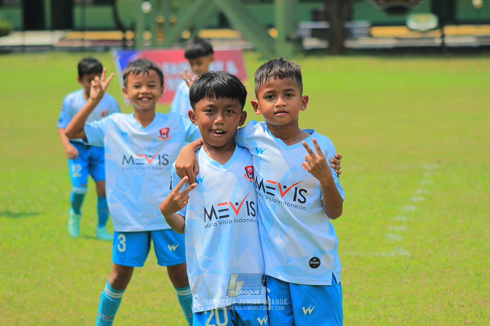 ijlu10 170825 pelita jaya soccer school vs brazillian soccer serpong
