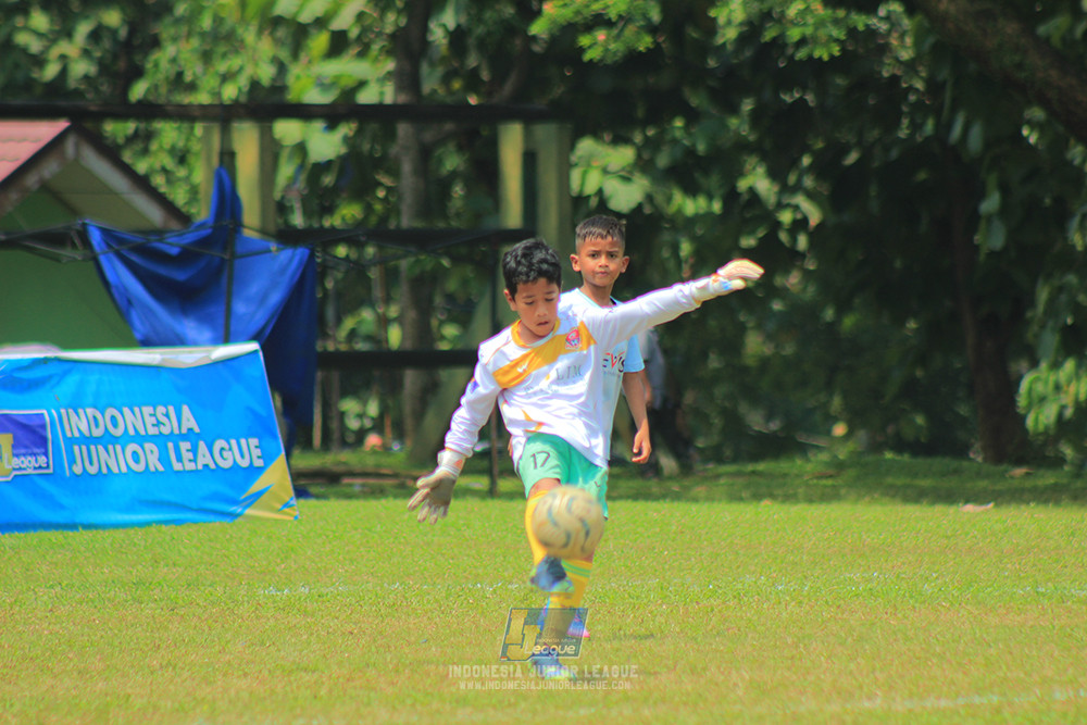 ijlu10 170825 pelita jaya soccer school vs brazillian soccer serpong