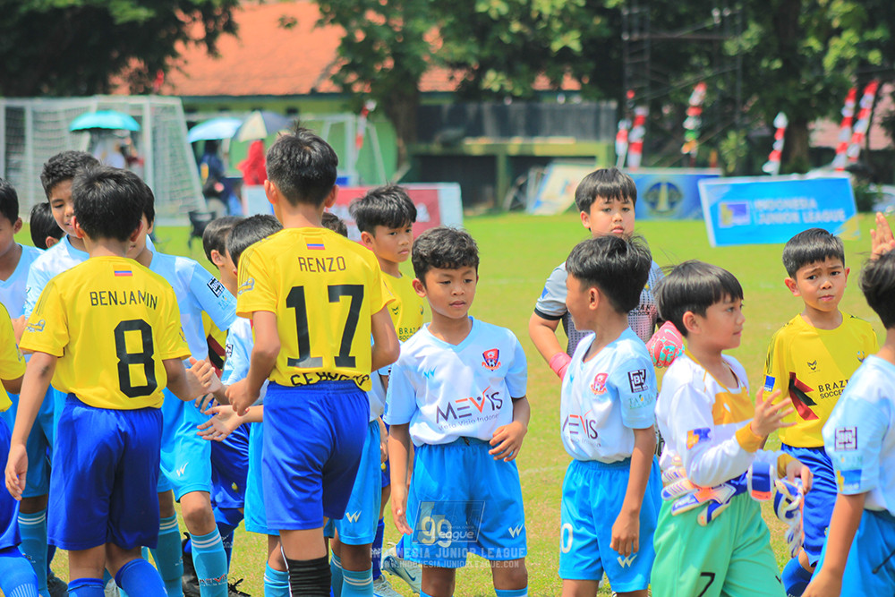 ijlu10 170825 pelita jaya soccer school vs brazillian soccer serpong