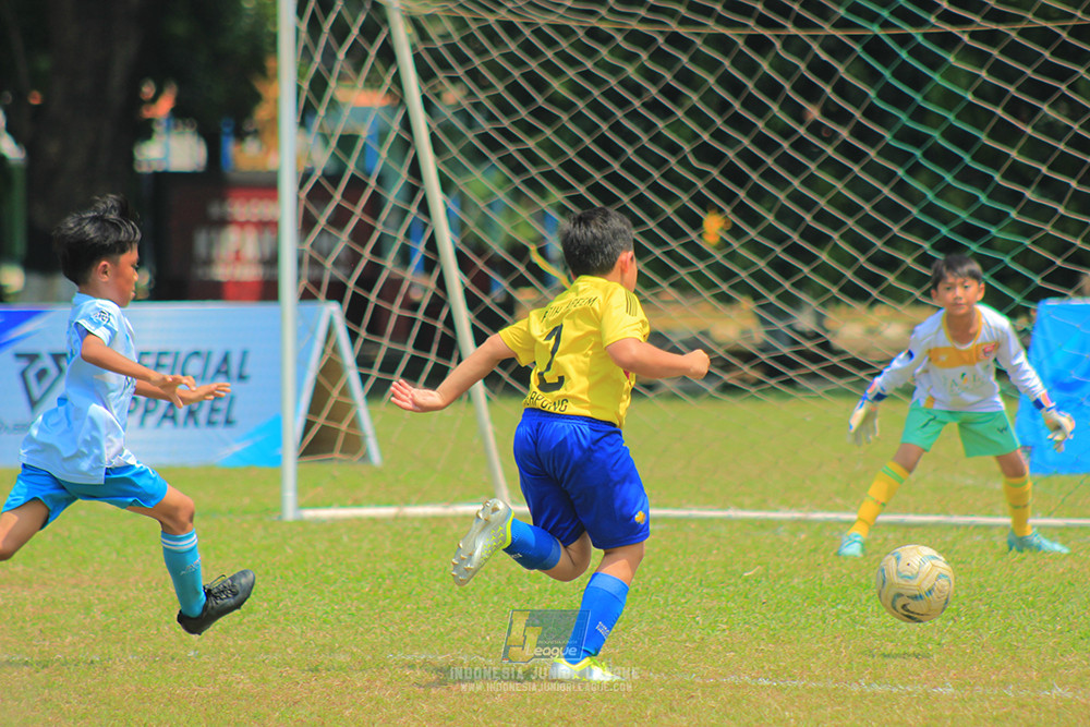 ijlu10 170825 pelita jaya soccer school vs brazillian soccer serpong