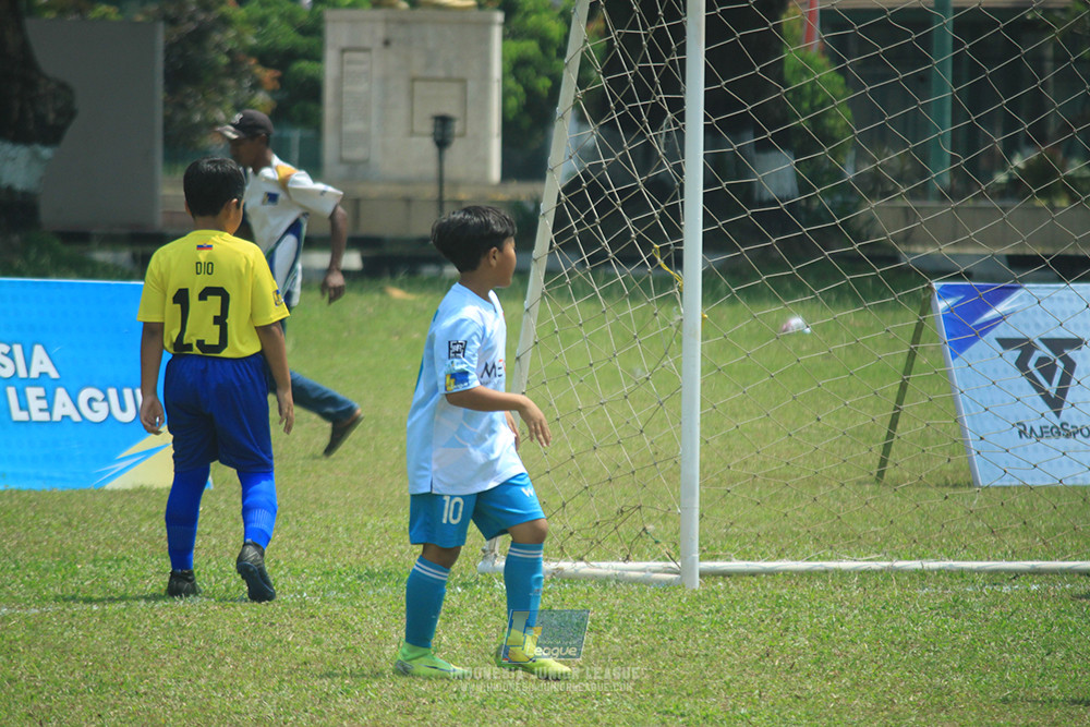 ijlu10 170825 pelita jaya soccer school vs brazillian soccer serpong