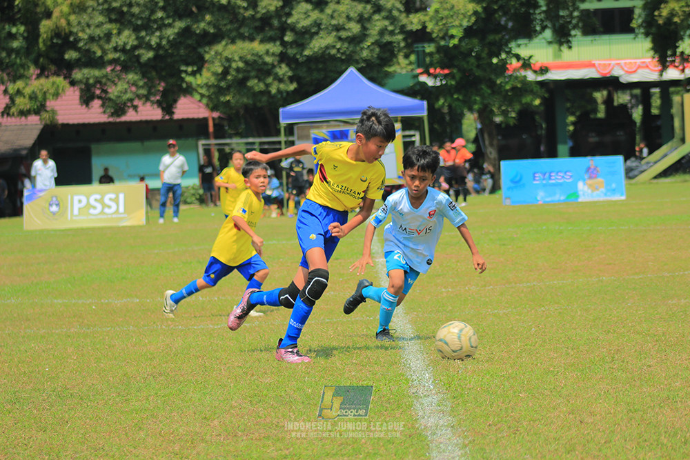 ijlu10 170825 pelita jaya soccer school vs brazillian soccer serpong