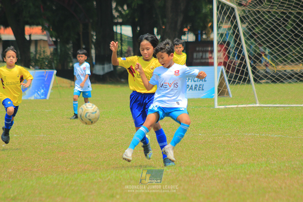 ijlu10 170825 pelita jaya soccer school vs brazillian soccer serpong