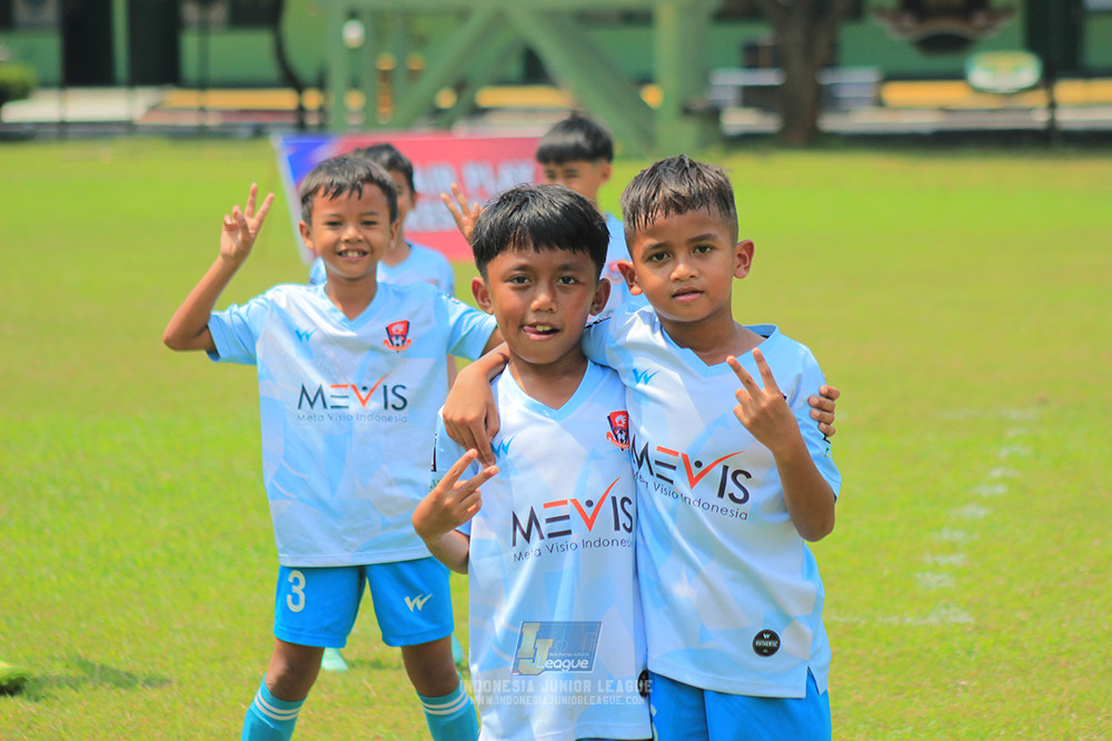ijlu10 170825 pelita jaya soccer school vs brazillian soccer serpong