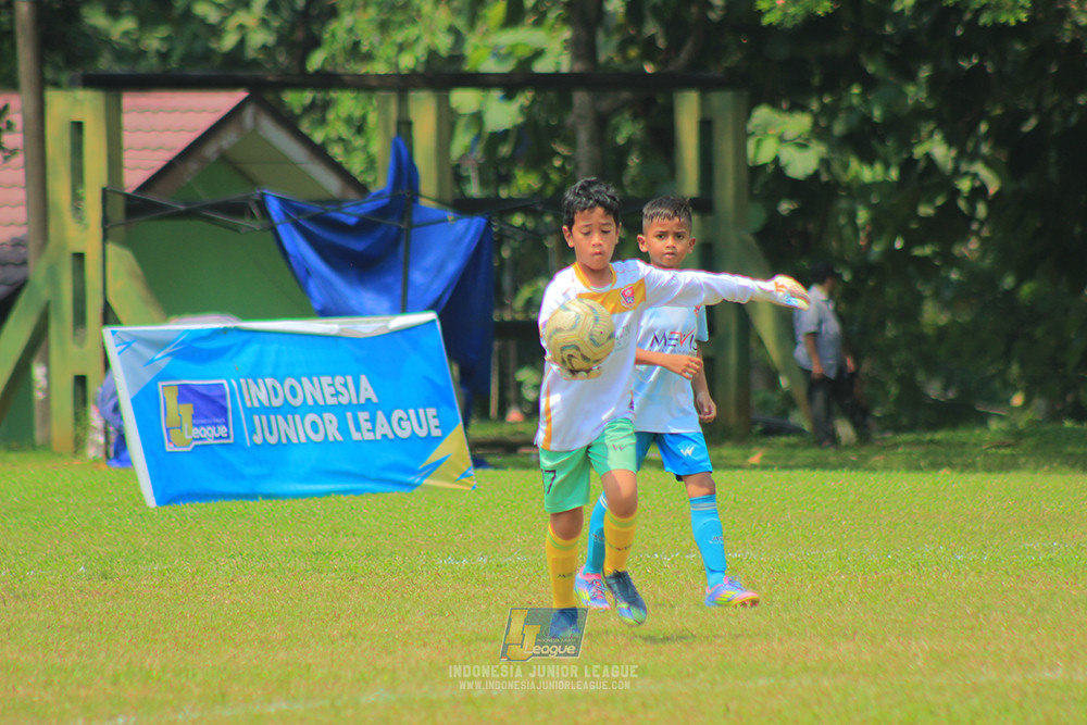 ijlu10 170825 pelita jaya soccer school vs brazillian soccer serpong