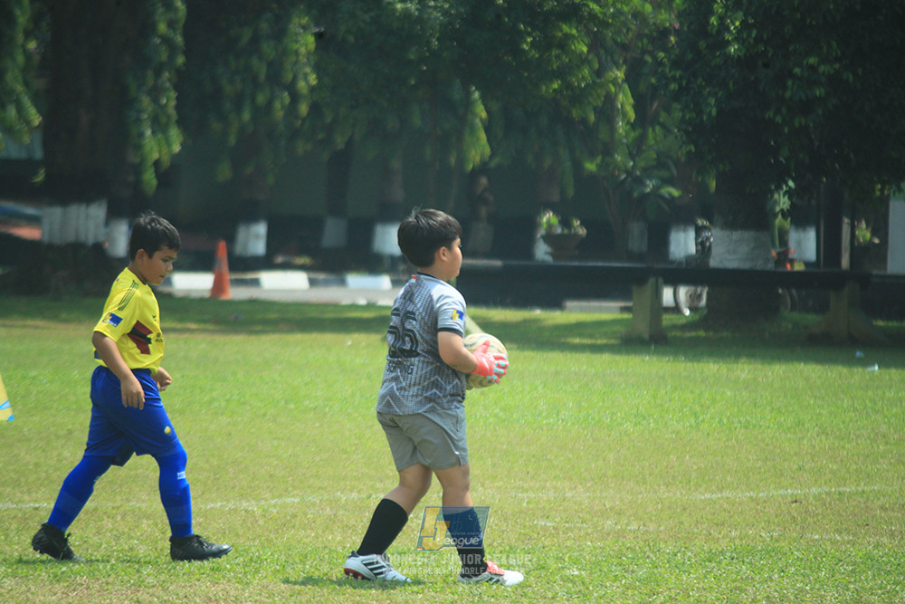 ijlu10 170825 pelita jaya soccer school vs brazillian soccer serpong