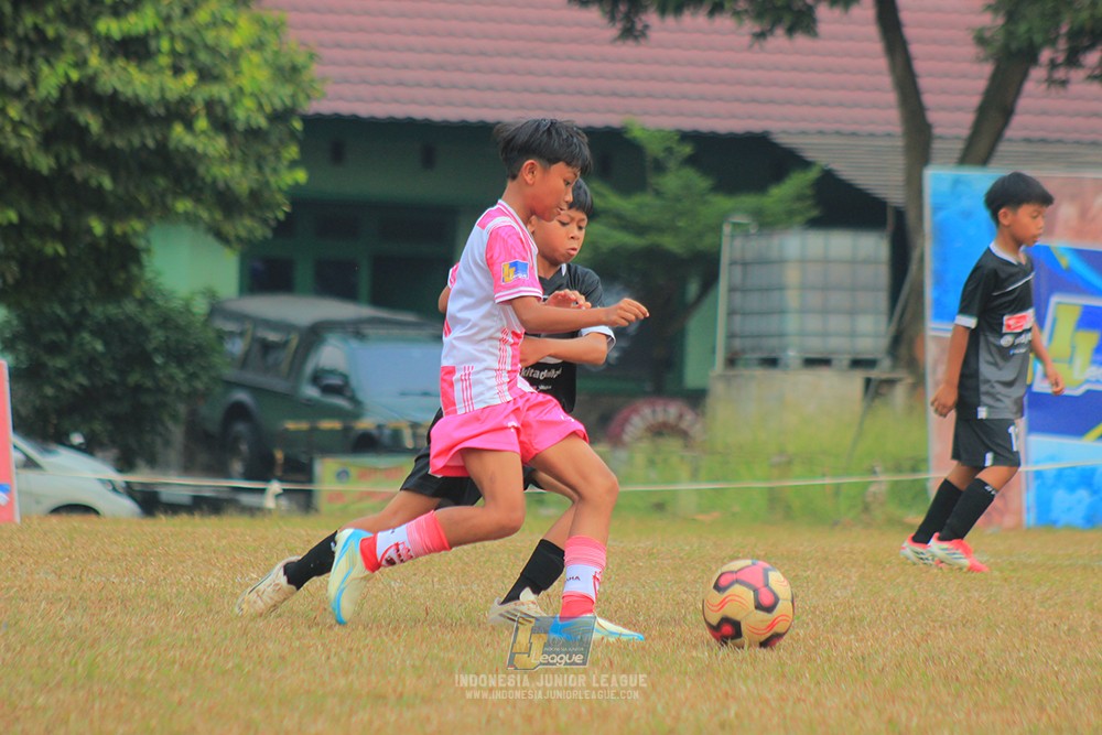 ijlu11 big8 190726 jips soccer vs farama fc