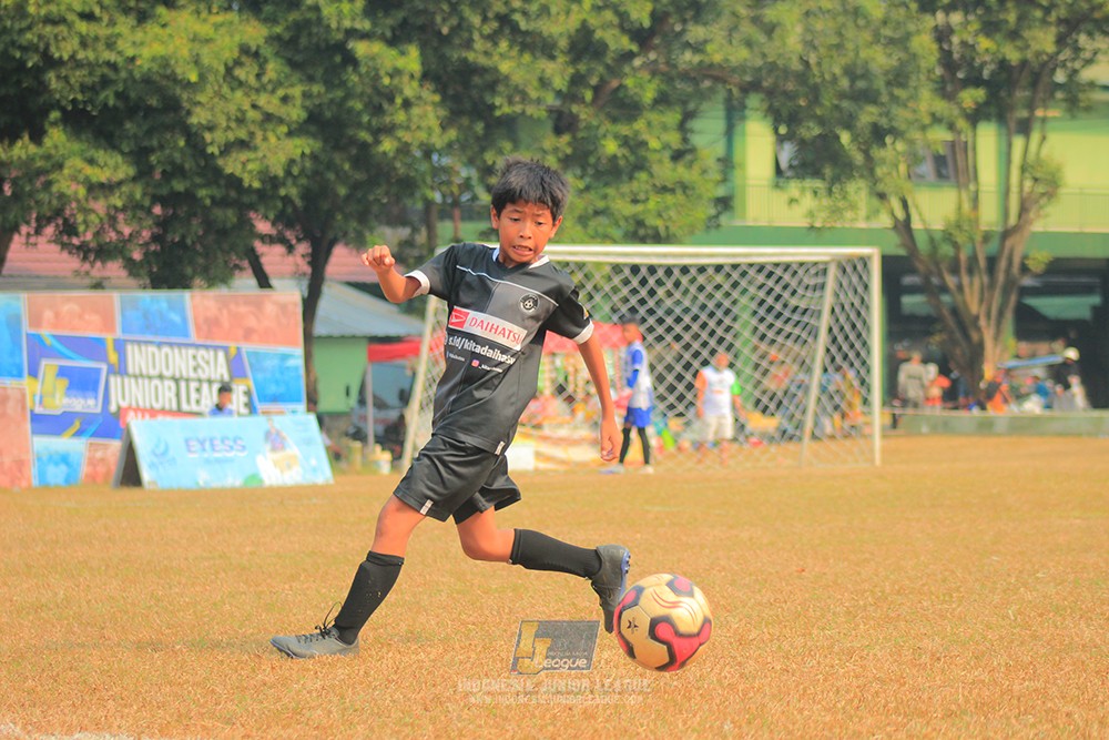 ijlu11 big8 190726 jips soccer vs farama fc