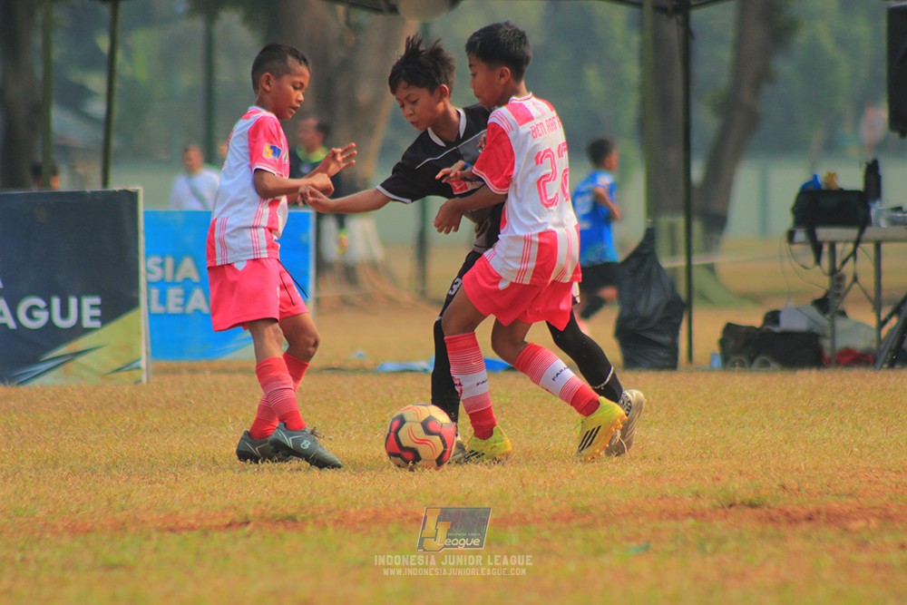 ijlu11 big8 190726 jips soccer vs farama fc