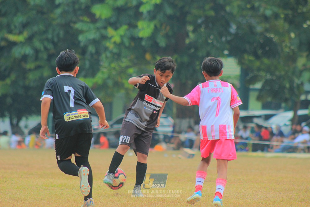 ijlu11 big8 190726 jips soccer vs farama fc
