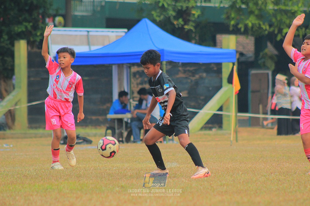 ijlu11 big8 190726 jips soccer vs farama fc