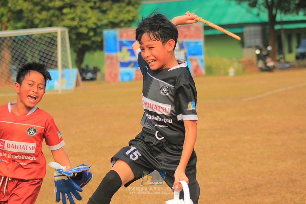 ijlu11 big8 190726 jips soccer vs farama fc