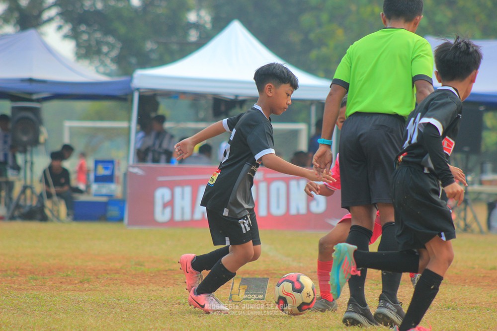 ijlu11 big8 190726 jips soccer vs farama fc