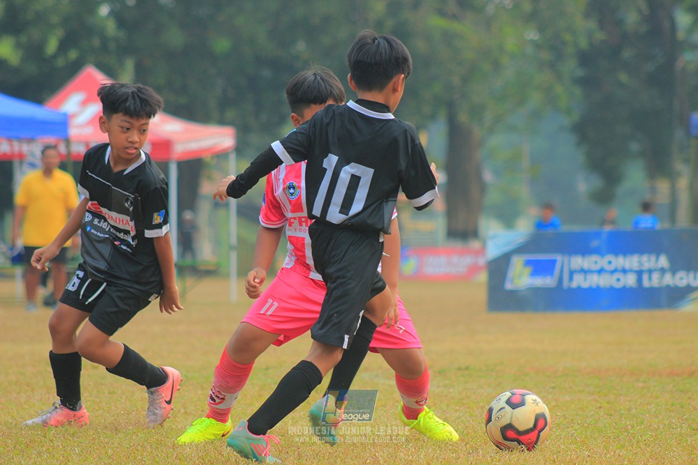 ijlu11 big8 190726 jips soccer vs farama fc