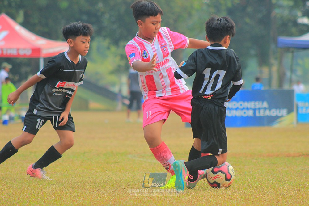 ijlu11 big8 190726 jips soccer vs farama fc