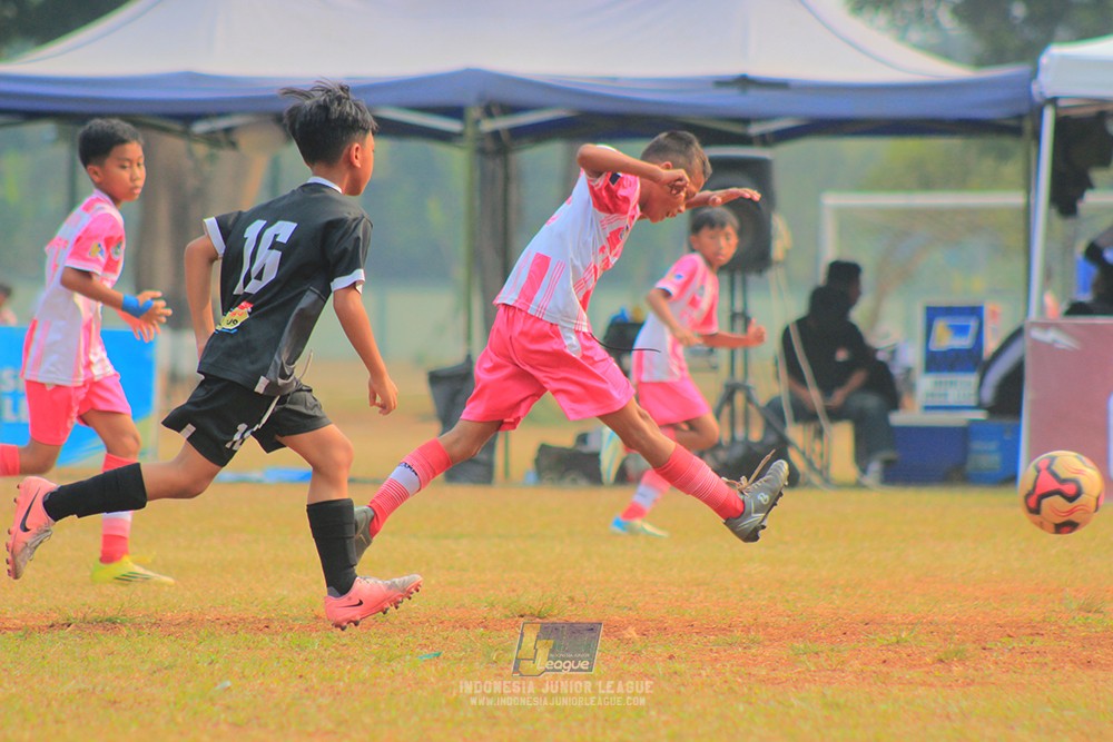 ijlu11 big8 190726 jips soccer vs farama fc