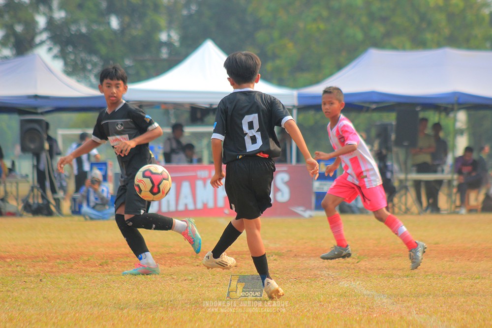 ijlu11 big8 190726 jips soccer vs farama fc