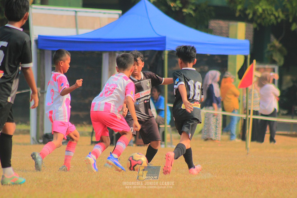 ijlu11 big8 190726 jips soccer vs farama fc