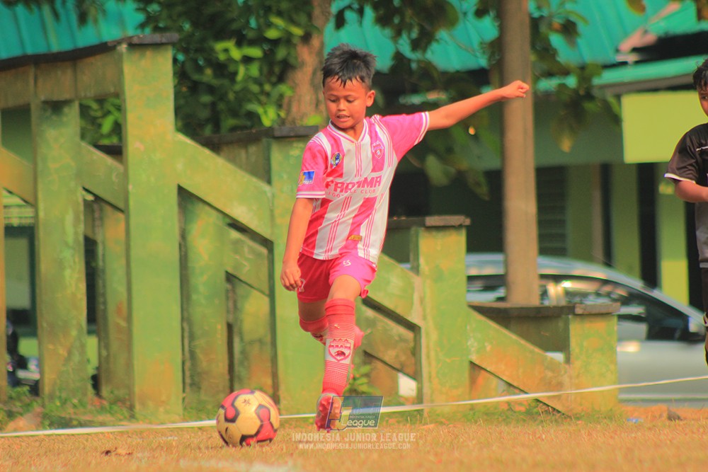 ijlu11 big8 190726 jips soccer vs farama fc