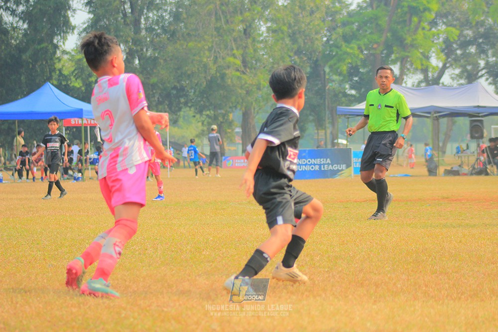 ijlu11 big8 190726 jips soccer vs farama fc