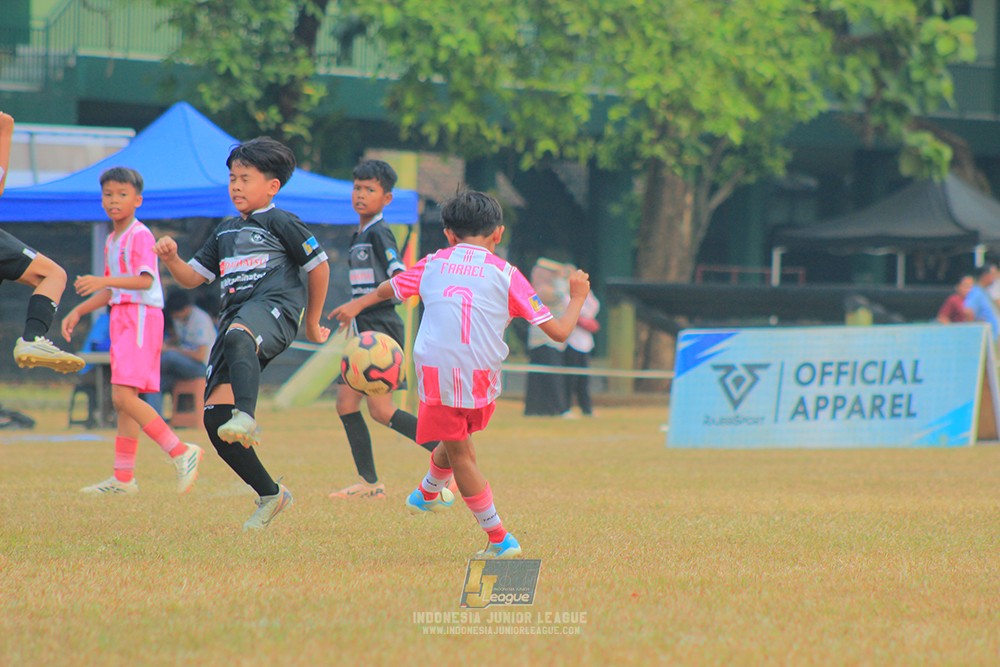 ijlu11 big8 190726 jips soccer vs farama fc