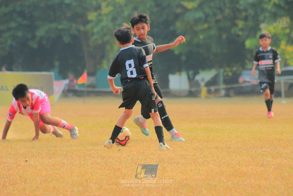 ijlu11 big8 190726 jips soccer vs farama fc